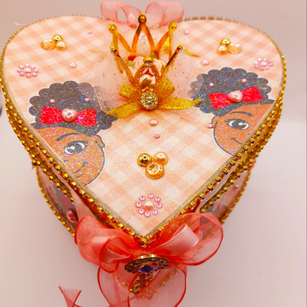 Heart-shaped gift box
